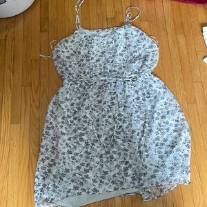 Super cute and fun flowy Guess brand dress